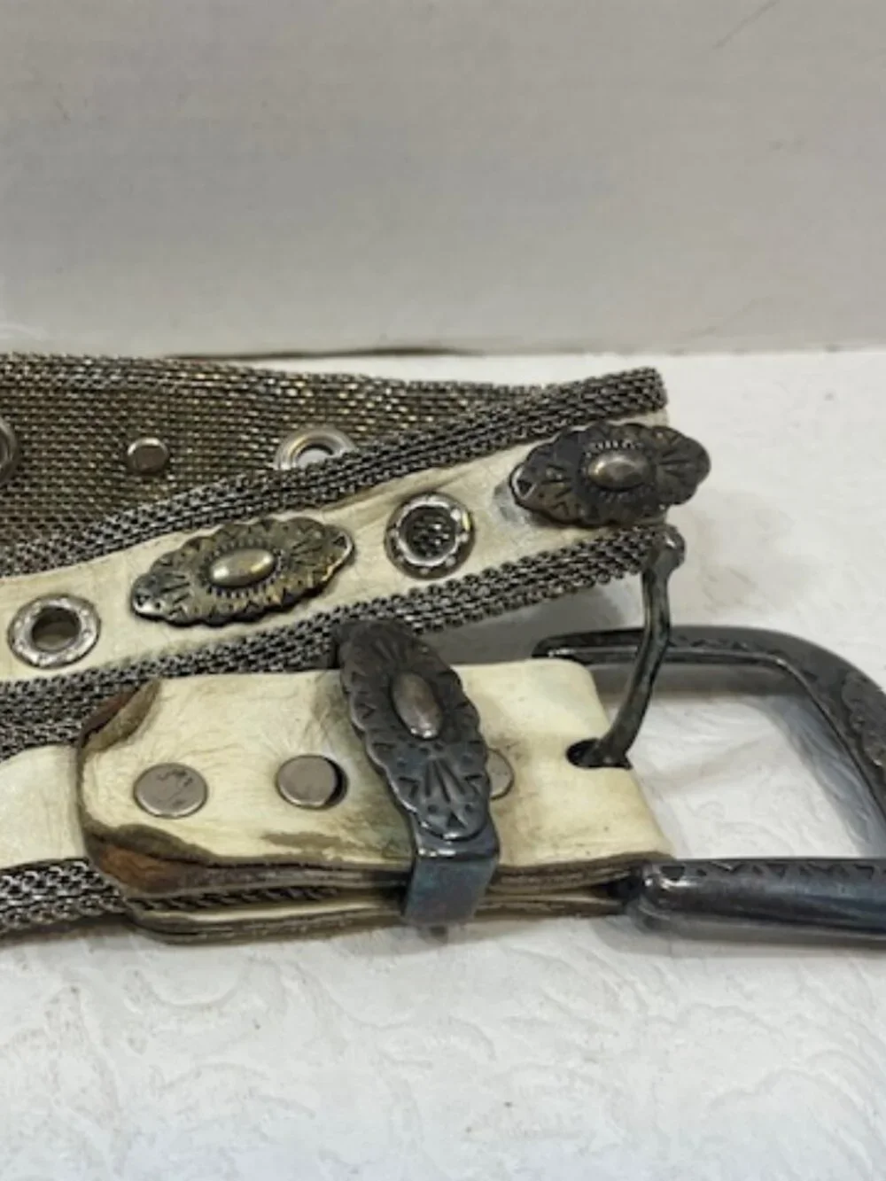 VTG Silver Tone Metal Mesh White Leather Concho Grommets Belt Western Buckle32 M